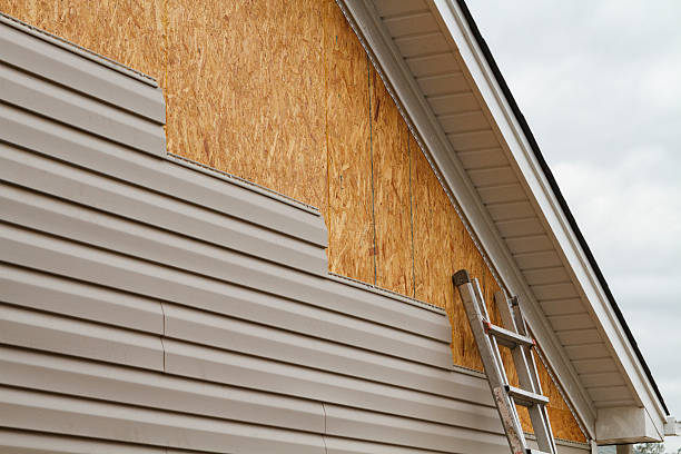 Professional Siding Replacement technician working in Houston, TX